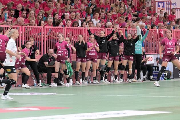 Jubel auf der Bank der TusSies TusSies Metzingen vs. BSV Sachsen Zwickau, Handball, Alsco HBF, 3.Ligaspieltag, Saison 2025 2026, 13.09.2025 TusSies Metzingen vs. BSV Sachsen Zwickau, Handball, Alsco HBF, 3.Ligaspieltag, Saison 2025 2026, 13.09.2025 Tuebingen Copyright: xEibner-Pressefoto TobiasxBaurx EP_TBR