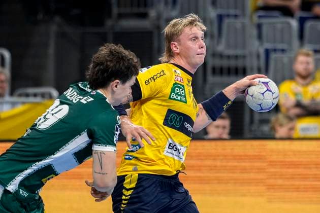 v.li.: Tillman Leu (ThSV, 99), Edwin Aspenbäck (RNL, 78), Zweikampf, Spielszene, Duell, duel, tackle, tackling, Dynamik, Action, Aktion, 13.09.2025, Mannheim (Deutschland), Handball, Bundesliga, Rhein-Neckar Löwen - ThSV Eisenach