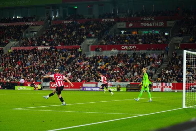 Nathan Collins of Brentford takes a goal kick as goalkeeper Caoimhin Kelleher looks on Brentford v Chelsea, Premier League, Football, Gtech Community Stadium, London, UK - 13 Sept 2025London Gtech Community Stadium United Kingdom EDITORIAL USE ONLY No use with unauthorised audio, video, data, fixture lists, club league logos or live services. Online in-match use limited to 120 images, no video emulation. No use in betting, games or single club league player publications. Copyright: xJavierxGarcia Shutterstockx 15481316e