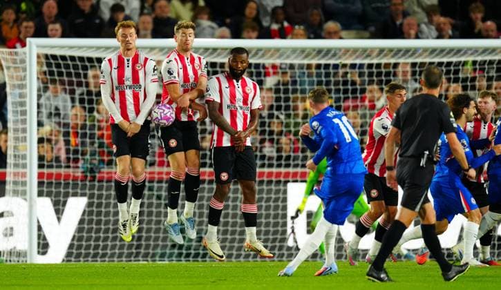 Cole Palmer of Chelsea hits a free kick against the Brentford wall Brentford v Chelsea, Premier League, Football, Gtech Community Stadium, London, UK - 13 Sept 2025London Gtech Community Stadium United Kingdom EDITORIAL USE ONLY No use with unauthorised audio, video, data, fixture lists, club league logos or live services. Online in-match use limited to 120 images, no video emulation. No use in betting, games or single club league player publications. Copyright: xJavierxGarcia Shutterstockx 15481316y