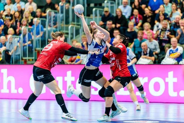 v.l. Csenge Kuczora (Thueringer HC, 59), Nieke Kuehne (HSG Blomberg-Lippe, 09), Giulia Guarieiro (Thueringer HC, 13) GER, HSG Blomberg-Lippe vs. Thueringer HC, , 3. Spieltag, Spielzeit 2025 2026, 13.09.2025 GER, HSG Blomberg-Lippe vs. Thueringer HC, , 3. Spieltag, Spielzeit 2025 2026, 13.09.2025 Blomberg Copyright: xEibner-Pressefoto JanxRollingerx EP_JSK