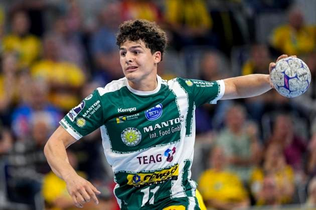Gian Attenhofer (ThSV, 11), am Ball, Einzelbild, Einzelfoto, Aktion, Action, 13.09.2025, Mannheim (Deutschland), Handball, Bundesliga, Rhein-Neckar Löwen - ThSV Eisenach