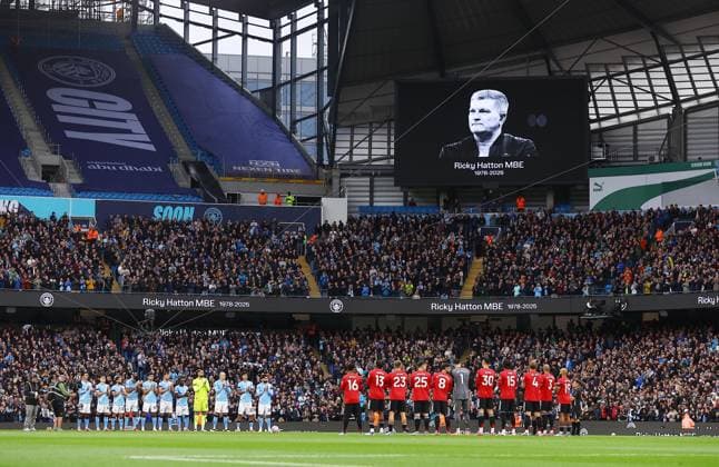 A one minute applause is observed ahead of the match in memory of Ricky Hatton Manchester City v Manchester United, ManU Premier League, Football, Etihad Stadium, Manchester, UK - 14 Sept 2025Manchester Etihad Stadium United Kingdom EDITORIAL USE ONLY No use with unauthorised audio, video, data, fixture lists, club league logos or live services. Online in-match use limited to 120 images, no video emulation. No use in betting, games or single club league player publications. Copyright: xMattxWest Shutterstockx 15481325v