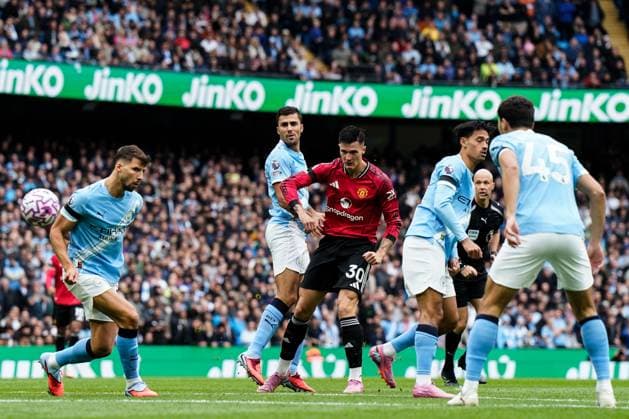 Manchester, England, 14th September 2025. Benjamin Šeško of Manchester United, ManU has a shot at goal during the Manchester City vs Manchester United Premier League match at the Etihad Stadium, Manchester. Picture credit should read: Andrew Yates Sportimage EDITORIAL USE ONLY. No use with unauthorised audio, video, data, fixture lists, club league logos or live services. Online in-match use limited to 120 images, no video emulation. No use in betting, games or single club league player publications. SPI_015_AY_MCI_MUFC SPI-4139-0009