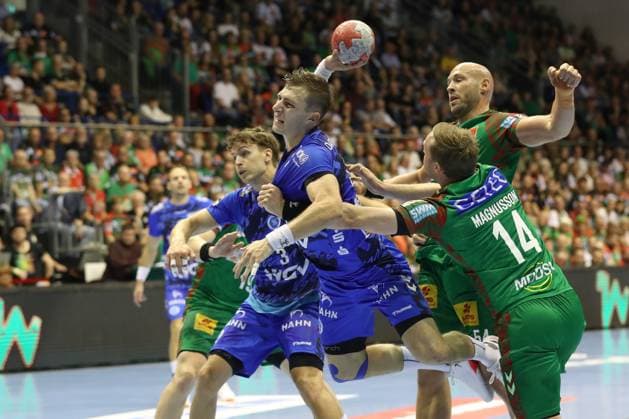 14.09.2025, xtgx, SC Magdeburg - TVB Stuttgart v.l. Simone Mengon (Stuttgart, 15), Oscar Bergendahl (Magdeburg, 54), Omar Ingi Magnusson (Magdeburg, 14) Zweikampf, Duell, Kampf, tackle Magdeburg