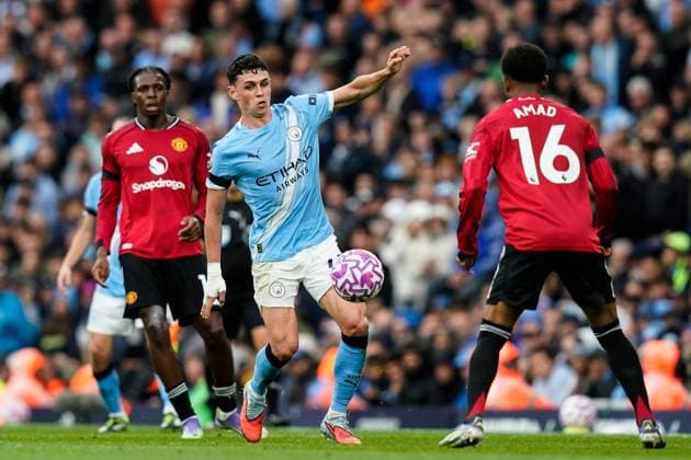 Manchester, England, 14th September 2025. Phil Foden of Manchester City in action during the Manchester City vs Manchester United, ManU Premier League match at the Etihad Stadium, Manchester. Picture credit should read: Andrew Yates Sportimage EDITORIAL USE ONLY. No use with unauthorised audio, video, data, fixture lists, club league logos or live services. Online in-match use limited to 120 images, no video emulation. No use in betting, games or single club league player publications. SPI_034_AY_MCI_MUFC SPI-4139-0034
