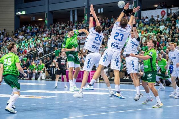 Handball Bundesliga; HSG Wetzlar - TBV Lemgo Lippe, 14.09.25 Stefan Cavor (HSG Wetzlar, 77), Joel Willecke (TBV Lemgo Lippe, 24), Tim Suton (TBV Lemgo Lippe, 23), Frederik Simak (TBV Lemgo Lippe, 8), Josip Simic (HSG Wetzlar, 10), Justin Müller (HSG Wetzlar, 25)) Handball Bundesliga; HSG Wetzlar - TBV Lemgo Lippe: Wetzlar, 14.09.25 Copyright: xBEAUTIFULxSPORTS Roeczeyx