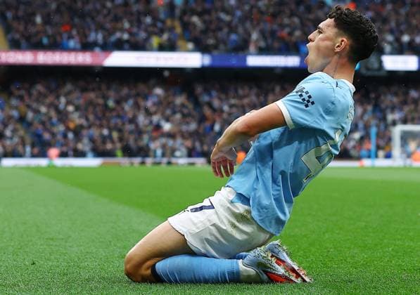Phil Foden of Manchester City celebrates scoring the opening goal Manchester City v Manchester United, ManU Premier League, Football, Etihad Stadium, Manchester, UK - 14 Sept 2025Manchester Etihad Stadium United Kingdom EDITORIAL USE ONLY No use with unauthorised audio, video, data, fixture lists, club league logos or live services. Online in-match use limited to 120 images, no video emulation. No use in betting, games or single club league player publications. Copyright: xMattxWest Shutterstockx 15481325aa