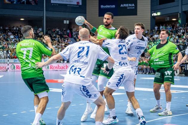 Handball Bundesliga; HSG Wetzlar - TBV Lemgo Lippe, 14.09.25 Philipp Ahouansou (HSG Wetzlar, 19), Stefan Cavor (HSG Wetzlar, 77), Josip Simic (HSG Wetzlar, 10), Stefan Cavor (HSG Wetzlar, 77), Leve Carstensen (TBV Lemgo Lippe, 21), Tim Suton (TBV Lemgo Lippe, 23), Joel Willecke (TBV Lemgo Lippe, 24) Handball Bundesliga; HSG Wetzlar - TBV Lemgo Lippe: Wetzlar, 14.09.25 Copyright: xBEAUTIFULxSPORTS Roeczeyx