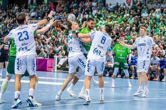 Handball Bundesliga; HSG Wetzlar - TBV Lemgo Lippe, 14.09.25 Philipp Ahouansou (HSG Wetzlar, 19), Joel Willecke (TBV Lemgo Lippe, 24), Frederik Simak (TBV Lemgo Lippe, 8), Nicolai Theilinger (TBV Lemgo Lippe, 3), Tim Suton (TBV Lemgo Lippe, 23) Handball Bundesliga; HSG Wetzlar - TBV Lemgo Lippe: Wetzlar, 14.09.25 Copyright: xBEAUTIFULxSPORTS Roeczeyx