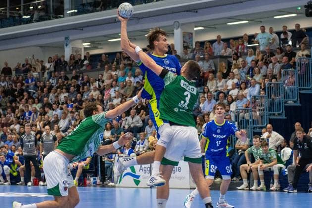 Lukas Herburger, Kreislaeufer, (Fuechse Berlin 29), Julian Koester, Rueckraum, (VfL Gummersbach 7), Fabian Wiede, Rueckraum, (Fuechse Berlin 3VfL Gummersbach vs. Fuechse Berlin, Daikin Handball Bundesliga, Herren ,4. Spieltag, 14.09.2025 Gummersbach NRW Deutschland