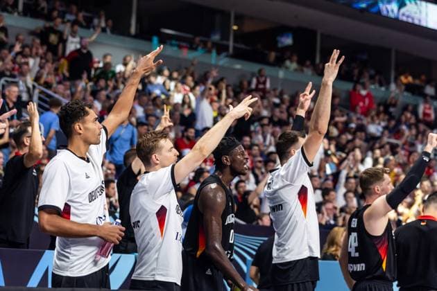 LAT, Eurobasket 205, Basketball Europameisterschaft, Finale, Türkei-Deutschland 14.09.2025, Riga Arena, Riga, LAT, Eurobasket 205, Basketball Europameisterschaft, Finale, Türkei-Deutschland Team Deutschland jubelt  Foto Alexander Trienitz nordphoto GmbH