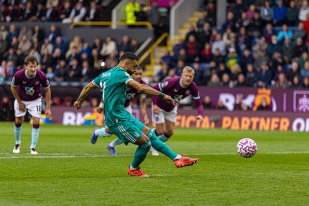 (250915) -- BURNLEY, Sept. 15, 2025 -- Liverpool s Mohamed Salah (front) scores a penalty goal during the English Premier League match between Burnley FC and Liverpool FC in Burnley, Britain, on Sept. 14, 2025. FOR EDITORIAL USE ONLY. NOT FOR SALE FOR MARKETING OR ADVERTISING CAMPAIGNS. NO USE WITH UNAUTHORIZED AUDIO, VIDEO, DATA, FIXTURE LISTS, CLUB LEAGUE LOGOS OR LIVE SERVICES. ONLINE IN-MATCH USE LIMITED TO 45 IMAGES, NO VIDEO EMULATION. NO USE IN BETTING, GAMES OR SINGLE CLUB LEAGUE PLAYER PUBLICATIONS. (SP)BRITAIN-BURNLEY-FOOTBALL-PREMIER LEAGUE-BURNLEY VS LIVERPOOL LixYing