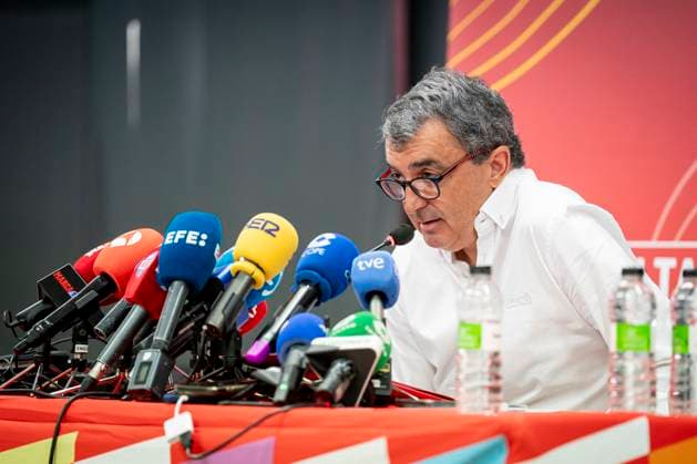 El director de La Vuelta, Javier Guillén, comparece tras las protestas pro-Palestina en Madrid El director de La Vuelta Ciclista a Espana, Javier Guillén, durante una rueda de prensa, tras finalizar la Vuelta Ciclista a Espana 2025, en Madrid (Espana). Javier Guillén ha comparecido para pronunciarse sobre lo ocurrido durante los últimos días en La Vuelta, y tras los incidentes en Madrid que obligó a parar la ronda espanola. Desde el pasado 3 de septiembre, cuando La Vuelta pasó por Bilbao, se han venido sucediendo en diferentes puntos de la carrera protestas propalestinas y en contra de la participación del equipo israelí en la competición. Las protestas culminaron ayer en Madrid, obligando a cancelar la última etapa de La Vuelta a Espana por motivos de seguridad, tras graves incidentes e invasión del recorrido por los manifestantes. La ceremonia de podio también se suspendió y el episodio dejó una huella inédita en el cierre de la ronda espanola. 15 SEPTIEMBRE 2025;LA VUELTA;DEPORTE;CICLISMO A. Pé Madrid Madrid Espana Copyright: xA.xPÃ rezxMecax 6955893