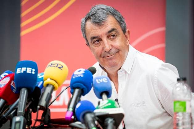 El director de La Vuelta, Javier Guillén, comparece tras las protestas pro-Palestina en Madrid El director de La Vuelta Ciclista a Espana, Javier Guillén, durante una rueda de prensa, tras finalizar la Vuelta Ciclista a Espana 2025, en Madrid (Espana). Javier Guillén ha comparecido para pronunciarse sobre lo ocurrido durante los últimos días en La Vuelta, y tras los incidentes en Madrid que obligó a parar la ronda espanola. Desde el pasado 3 de septiembre, cuando La Vuelta pasó por Bilbao, se han venido sucediendo en diferentes puntos de la carrera protestas propalestinas y en contra de la participación del equipo israelí en la competición. Las protestas culminaron ayer en Madrid, obligando a cancelar la última etapa de La Vuelta a Espana por motivos de seguridad, tras graves incidentes e invasión del recorrido por los manifestantes. La ceremonia de podio también se suspendió y el episodio dejó una huella inédita en el cierre de la ronda espanola. 15 SEPTIEMBRE 2025;LA VUELTA;DEPORTE;CICLISMO A. Pé Madrid Madrid Espana Copyright: xA.xPÃ rezxMecax 6955896