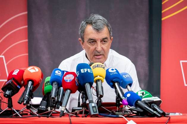 El director de La Vuelta, Javier Guillén, comparece tras las protestas pro-Palestina en Madrid El director de La Vuelta Ciclista a Espana, Javier Guillén, durante una rueda de prensa, tras finalizar la Vuelta Ciclista a Espana 2025, en Madrid (Espana). Javier Guillén ha comparecido para pronunciarse sobre lo ocurrido durante los últimos días en La Vuelta, y tras los incidentes en Madrid que obligó a parar la ronda espanola. Desde el pasado 3 de septiembre, cuando La Vuelta pasó por Bilbao, se han venido sucediendo en diferentes puntos de la carrera protestas propalestinas y en contra de la participación del equipo israelí en la competición. Las protestas culminaron ayer en Madrid, obligando a cancelar la última etapa de La Vuelta a Espana por motivos de seguridad, tras graves incidentes e invasión del recorrido por los manifestantes. La ceremonia de podio también se suspendió y el episodio dejó una huella inédita en el cierre de la ronda espanola. 15 SEPTIEMBRE 2025;LA VUELTA;DEPORTE;CICLISMO A. Pé Madrid Madrid Espana Copyright: xA.xPÃ rezxMecax 6955899