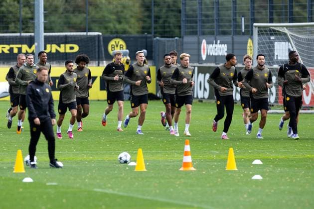 15.09.2025, Abschlusstraining zum UEFA Champions League Spiel zwischen Juventus Turin und Borussia Dortmund, v. l. Julian Ryerson (Borussia Dortmund), Marcel Sabitzer (Borussia Dortmund), Filipo Mane (Borussia Dortmund), Yan Couto (Borussia Dortmund), Karim Adeyemi (Borussia Dortmund), Maximilian Beier (Borussia Dortmund), Nico Schlotterbeck (Borussia Dortmund), Almugera Kabar (Borussia Dortmund), Aaron Anselmino (Borussia Dortmund), Daniel Svensson (Borussia Dortmund), Felix Nmecha (Borussia Dortmund), Cole Campbell (Borussia Dortmund), Ramy Bensebaini (Borussia Dortmund), Serhou Guirassy (Borussia Dortmund), Dortmund Trainingsgelände Borussia Dortmund NRW Deutschland xRHR-FOTO DEx Copyright: DennisxEwert RHR-FOTOx RHR-FOTO DE