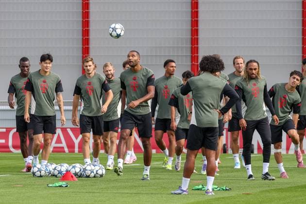 Minjae Kim (FC Bayern Muenchen, 03) mit Nicolas Jackson (FC Bayern Muenchen, 11) und Josip Stanisic (FC Bayern Muenchen, 44) mit Jonathan Tah (FC Bayern Muenchen, 04) und Konrad Laimer (FC Bayern Muenchen, 27), mit Sacha Boey (FC Bayern Muenchen, 23), mit Harry Kane (FC Bayern Muenchen, 09) und Jussuf Nasrawe (FC Bayern Muenchen), mit Serge Gnabry (FC Bayern Muenchen, 07), GER, Abschlusstraining, FC Bayern Muenchen, Fussball, UEFA Champions League, Liga-Phase, 1. Spieltag, Saison 2025 2026, 16.09.2025, GER, Abschlusstraining, FC Bayern Muenchen, Fussball, UEFA Champions League, Liga-Phase, 1. Spieltag, Saison 2025 2026, 16.09.2025 Muenchen Copyright: xEibner-Pressefoto JennixMaulx EP_JML