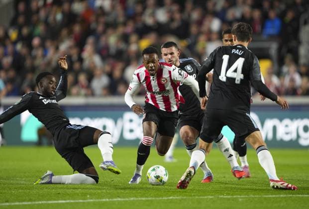 Antoni Milambo of Brentford tries to go past Pau Torres of Aston Villa Brentford v Aston Villa, EFL Carabao Cup, Third Round, Football, Gtech Community Stadium, London, UK - 16 Sep 2025London Gtech Community Stadium United Kingdom EDITORIAL USE ONLY No use with unauthorised audio, video, data, fixture lists, club league logos or live services. Online in-match use limited to 120 images, no video emulation. No use in betting, games or single club league player publications. Copyright: xJedxLeicester Shutterstockx 15481347q
