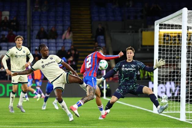 Daniel Munoz of Crystal Palace heads straight at Steven Benda of Millwall from close range Crystal Palace v Millwall, EFL Carabao Cup, Third Round, Football, Selhurst Park, London, UK - 16 Sep 2025London Selhurst Park United Kingdom EDITORIAL USE ONLY No use with unauthorised audio, video, data, fixture lists, club league logos or live services. Online in-match use limited to 120 images, no video emulation. No use in betting, games or single club league player publications. Copyright: xSimonxDael Shutterstockx 15481348n