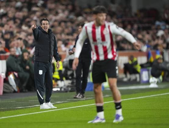 Aston Villa Manager Unai Emery shouts instructions from the touchline Brentford v Aston Villa, EFL Carabao Cup, Third Round, Football, Gtech Community Stadium, London, UK - 16 Sep 2025London Gtech Community Stadium United Kingdom EDITORIAL USE ONLY No use with unauthorised audio, video, data, fixture lists, club league logos or live services. Online in-match use limited to 120 images, no video emulation. No use in betting, games or single club league player publications. Copyright: xJedxLeicester Shutterstockx 15481347aa