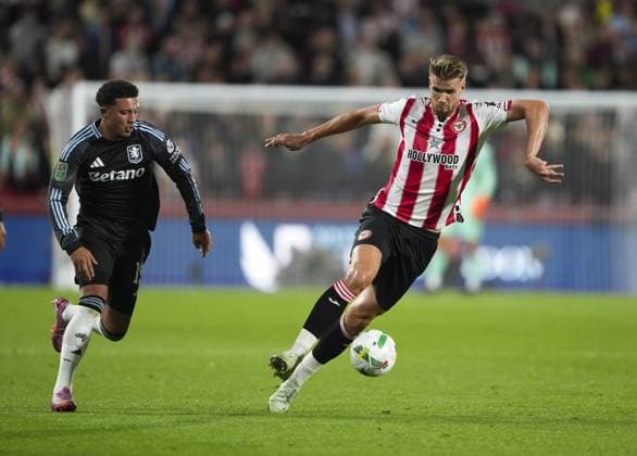 Kristoffer Ajer of Brentford gets away from Jadon Sancho of Aston Villa Brentford v Aston Villa, EFL Carabao Cup, Third Round, Football, Gtech Community Stadium, London, UK - 16 Sep 2025London Gtech Community Stadium United Kingdom EDITORIAL USE ONLY No use with unauthorised audio, video, data, fixture lists, club league logos or live services. Online in-match use limited to 120 images, no video emulation. No use in betting, games or single club league player publications. Copyright: xJedxLeicester Shutterstockx 15481347ah