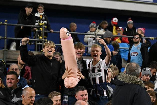 Grimsby Town fans Sheffield Wednesday v Grimsby Town, EFL Carabao Cup, Third Round, Football, Hillsborough, Sheffield, UK - 16 Sept 2025Sheffield Hillsborough United Kingdom EDITORIAL USE ONLY No use with unauthorised audio, video, data, fixture lists, club league logos or live services. Online in-match use limited to 120 images, no video emulation. No use in betting, games or single club league player publications. Copyright: xAnnaxGowthorpe Shutterstockx 15481330at