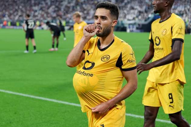 Yan Couto (Borussia Dortmund) bejubelt seinen Treffer zum 2:3, UEFA Champions League 2025 26 League Phase MD1, Juventus v Borussia Dortmund, Juventus Stadium am 16. September 2025 in Turin, Italien. (Foto von Marco Steinbrenner DeFodi Images) Yan Couto (Borussia Dortmund) celebrates after scoring his teams third goal, UEFA Champions League 2025 26 League Phase MD1, Juventus v Borussia Dortmund, Juventus Stadium, September 16, 2025 in Turin, Italy. (Photo by Marco Steinbrenner DeFodi Images)