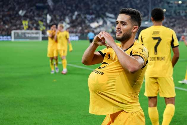 Yan Couto (Borussia Dortmund) bejubelt seinen Treffer zum 2:3, UEFA Champions League 2025 26 League Phase MD1, Juventus v Borussia Dortmund, Juventus Stadium am 16. September 2025 in Turin, Italien. (Foto von Marco Steinbrenner DeFodi Images) Yan Couto (Borussia Dortmund) celebrates after scoring his teams third goal, UEFA Champions League 2025 26 League Phase MD1, Juventus v Borussia Dortmund, Juventus Stadium, September 16, 2025 in Turin, Italy. (Photo by Marco Steinbrenner DeFodi Images)