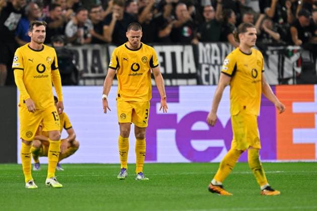 Turin, Allianz Stadium, 16.09.25, ITA, Herren, UEFA Champions Leaugue, Saison 2025-2026, Juventus Turin - Borussia Dortmund Bild: v.li. Pascal GROSS (Dortmund), Ramy BENSEBAINI (Dortmund), Waldemar ANTON (Dortmund) und Marcel SABITZER (Dortmund) unzufrieden, enttaeuscht, niedergeschlagen, frustriert, traurig nach dem 4:4 UEFA regulations prohibit any use of photographs as image sequences and or quasi-video. Piemont Italien