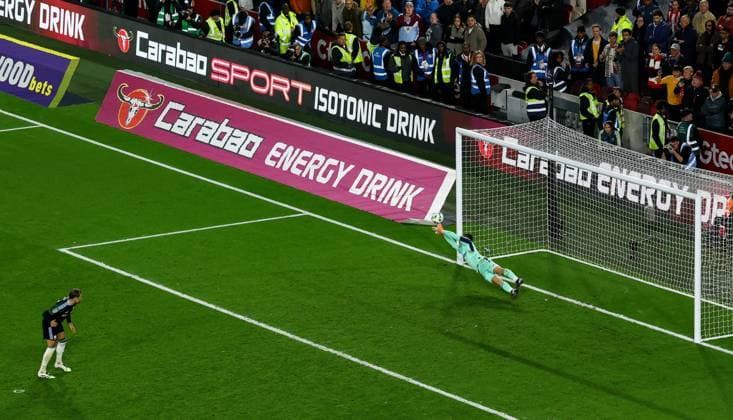 Hakon Rafn Valdimarsson (GK) of Brentford saves the penalty from Matty Cash of Aston Villa in the shoot out to help win the tie Brentford v Aston Villa, EFL Carabao Cup, Third Round, Football, Gtech Community Stadium, London, UK - 16 Sep 2025London Gtech Community Stadium United Kingdom EDITORIAL USE ONLY No use with unauthorised audio, video, data, fixture lists, club league logos or live services. Online in-match use limited to 120 images, no video emulation. No use in betting, games or single club league player publications. Copyright: xAndrewxFosker Shutterstockx 15481346bx