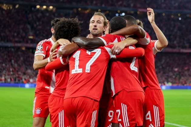 Serge Gnabry (FC Bayern Muenchen), Michael Olise (FC Bayern Muenchen), Harry Kane (FC Bayern Muenchen), m2 und Josip Stanisic (FC Bayern Muenchen) jubeln, UEFA Champions League 2025 26 League Phase MD1, FC Bayern München v Chelsea FC, Football Arena Munich am 17. September 2025 in München, Deutschland. (Foto von Marco Steinbrenner DeFodi Images) Serge Gnabry (FC Bayern Muenchen), Michael Olise (FC Bayern Muenchen), Harry Kane (FC Bayern Muenchen), m2 und Josip Stanisic (FC Bayern Muenchen) cheer, UEFA Champions League 2025 26 League Phase MD1, FC Bayern München v Chelsea FC, Football Arena Munich, September 17, 2025 in Munich, Germany. (Photo by Marco Steinbrenner DeFodi Images)