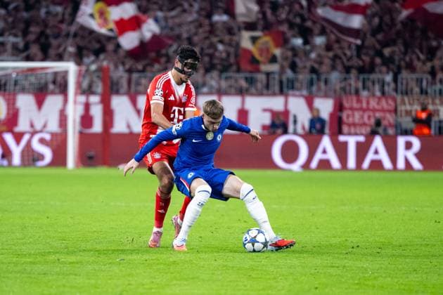 Cole Palmer (FC Chelsea, 10) im Zweikampf mit Aleksandar Pavlovic (FC Bayern Muenchen, 45), GER, FC Bayern Muenchen vs FC Chelsea FC, Fussball, UEFA Champions League, Ligaphase, 1. Spieltag, Saison 2025 2026, 17.09.2025 GER, FC Bayern Muenchen vs FC Chelsea FC, Fussball, UEFA Champions League, Ligaphase, 1. Spieltag, Spielzeit 2025 2026, 17.09.2025 Muenchen Copyright: xEibner-Pressefoto Memmlerx EP_MMR