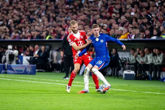 Cole Palmer (FC Chelsea, 10) im Zweikampf mit Konrad Laimer (FC Bayern Muenchen, 27), GER, FC Bayern Muenchen vs FC Chelsea FC, Fussball, UEFA Champions League, Ligaphase, 1. Spieltag, Saison 2025 2026, 17.09.2025 GER, FC Bayern Muenchen vs FC Chelsea FC, Fussball, UEFA Champions League, Ligaphase, 1. Spieltag, Spielzeit 2025 2026, 17.09.2025 Muenchen Copyright: xEibner-Pressefoto Memmlerx EP_MMR