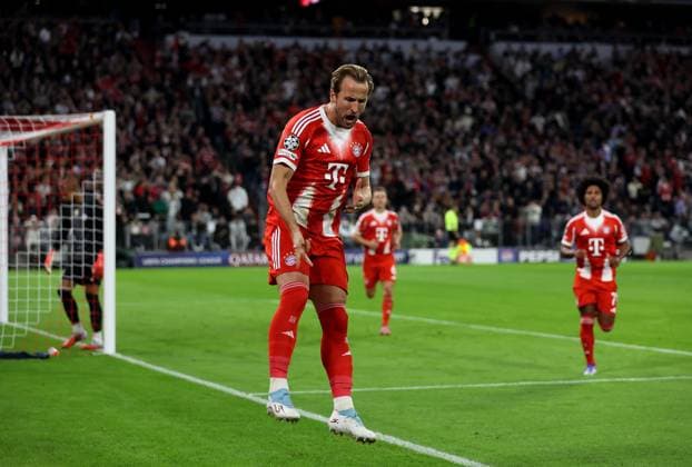 Fussball, Herren, Champions League, Saison 2025 2026, FC Bayern München - FC Chelsea, 1.Spieltag, Allianz Arena 2:0 durch Harry Kane (FC Bayern München), Tor, Jubel, Elfmeter, Jubelsprung