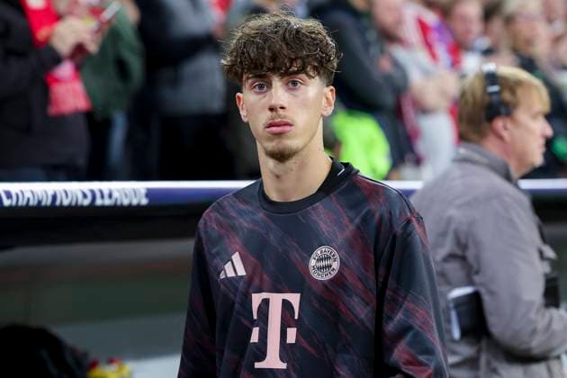 David Santos Daiber (FC Bayern Muenchen) schaut, UEFA Champions League 2025 26 League Phase MD1, FC Bayern München v Chelsea FC, Football Arena Munich am 17. September 2025 in München, Deutschland. (Foto von Marco Steinbrenner DeFodi Images) David Santos Daiber (FC Bayern Muenchen) looks on, UEFA Champions League 2025 26 League Phase MD1, FC Bayern München v Chelsea FC, Football Arena Munich, September 17, 2025 in Munich, Germany. (Photo by Marco Steinbrenner DeFodi Images)