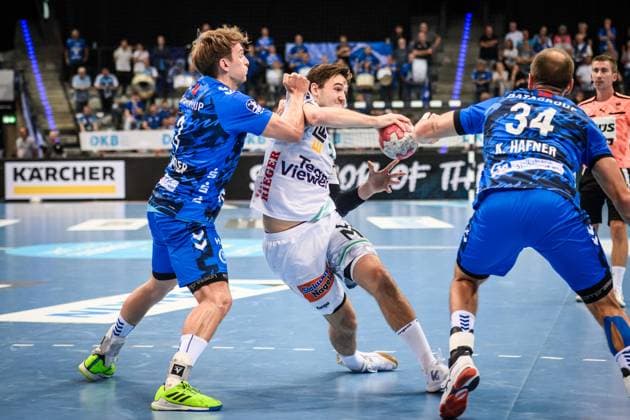 Ludvig Hallbaeck (Frisch auf! Goeppingen, 20) wird gestoppt von Max Haefner (TVB Stuttgart, 03), re.: Kai Haefner (TVB Stuttgart, 34) GER, TVB 1898 Stuttgart - Frisch Auf! Goeppingen, DAIKIN HBL, Handball, Bundesliga, 5. Spieltag, Spielzeit 2025 2026, 18.09.2025 GER, TVB 1898 Stuttgart - Frisch Auf! Goeppingen, DAIKIN HBL, Handball, Bundesliga, 5. Spieltag, Spielzeit 2025 2026, 18.09.2025 Stuttgart Copyright: xSandyxDinkelackerx EP_SDR