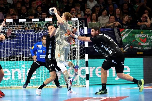 DEU, EHF Champions League, Fuechse Berlin vs. Aalborg, 18.09.2025, Max-Schmeling-Halle, Berlin, DEU, EHF Champions League, Fuechse Berlin vs. Aalborg, im Bild Dejan Milosavljev (Fuechse Berlin 96), Max Darj (Fuechse Berlin 5), Mijajlo Marsenic (Fuechse Berlin 93), Juri Knorr (Aalborg Handbold 21)