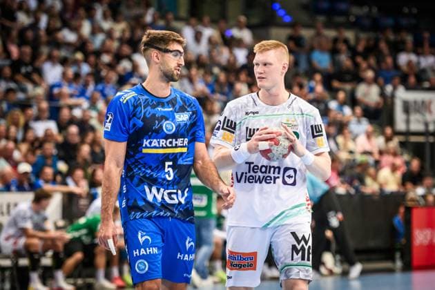 Antonio Serradilla (TVB Stuttgart, 05) mit Ymir Oern Gislason (Frisch auf! Goeppingen, 33), re. GER, TVB 1898 Stuttgart - Frisch Auf! Goeppingen, DAIKIN HBL, Handball, Bundesliga, 5. Spieltag, Spielzeit 2025 2026, 18.09.2025 GER, TVB 1898 Stuttgart - Frisch Auf! Goeppingen, DAIKIN HBL, Handball, Bundesliga, 5. Spieltag, Spielzeit 2025 2026, 18.09.2025 Stuttgart Copyright: xSandyxDinkelackerx EP_SDR