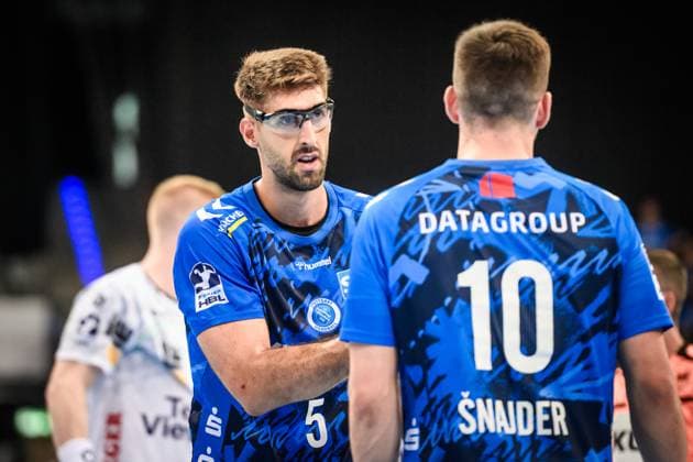 Antonio Serradilla (TVB Stuttgart, 05) mit Ivan Snajder (TVB Stuttgart, 10) GER, TVB 1898 Stuttgart - Frisch Auf! Goeppingen, DAIKIN HBL, Handball, Bundesliga, 5. Spieltag, Spielzeit 2025 2026, 18.09.2025 GER, TVB 1898 Stuttgart - Frisch Auf! Goeppingen, DAIKIN HBL, Handball, Bundesliga, 5. Spieltag, Spielzeit 2025 2026, 18.09.2025 Stuttgart Copyright: xSandyxDinkelackerx EP_SDR