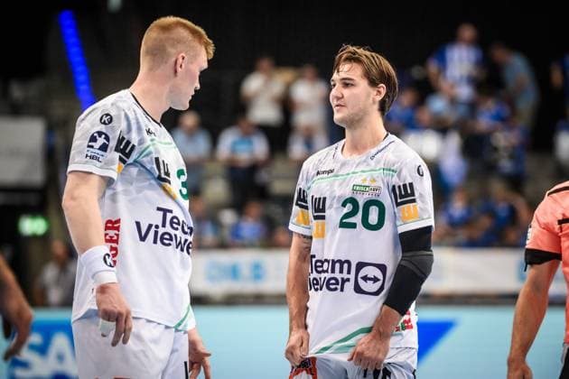 Ludvig Hallbaeck (Frisch auf! Goeppingen, 20) mit Ymir Oern Gislason (Frisch auf! Goeppingen, 33) GER, TVB 1898 Stuttgart - Frisch Auf! Goeppingen, DAIKIN HBL, Handball, Bundesliga, 5. Spieltag, Spielzeit 2025 2026, 18.09.2025 GER, TVB 1898 Stuttgart - Frisch Auf! Goeppingen, DAIKIN HBL, Handball, Bundesliga, 5. Spieltag, Spielzeit 2025 2026, 18.09.2025 Stuttgart Copyright: xSandyxDinkelackerx EP_SDR