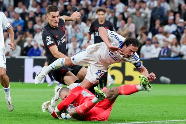 Patrik Schick (Bayer 04 Leverkusen), Thomas Delaney (FC Copenhagen) und Torhueter Dominik Kotarski (FC Copenhagen) kaempfen um den Ball, UEFA Champions League 2025 26 League Phase MD1, F.C. Copenhagen v Bayer 04 Leverkusen, Parken Stadium am 18. September 2025 in Kopenhagen, Dänemark. (Foto von Marco Steinbrenner DeFodi Images) Patrik Schick (Bayer 04 Leverkusen), Thomas Delaney (FC Copenhagen) und Torhueter Dominik Kotarski (FC Copenhagen) battle for the ball, UEFA Champions League 2025 26 League Phase MD1, F.C. Copenhagen v Bayer 04 Leverkusen, Parken Stadium, September 18, 2025 in Copenhagen, Denmark. (Photo by Marco Steinbrenner DeFodi Images) Patrik Schick Bayer 04 Leverkusen , Thomas Delaney FC Copenhagen and goalkeeper Dominik Kotarski FC Copenhagen battle for the ball, UEFA Champions League 2025 26 League Phase MD1, F C Copenhagen v Bayer 04 Leverkusen, Parken Stadium on September 18, 2025 in Copenhagen, Denmark Photo by Marco Steinbrenner DeFodi Images Patrik Schick Bayer 04 Leverkusen , Thomas Delaney FC Copenhagen and goalkeeper Dominik Kotarski FC Copenhagen battle for the ball, UEFA Champions League 2025 26 League Phase MD1, F C Copenhagen v Bayer 04 Leverkusen, Parken Stadium, September 18, 2025 in Copenhagen, Denmark Photo by Marco Steinbrenner DeFodi Images
