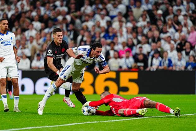 Patrik Schick (Bayer 04 Leverkusen, 14), Thomas Delaney (FC Kopenhagen, 27), Dominik Kotarski (FC Kopenhagen, 01) DEN, FC Kopenhagen vs. Bayer 04 Leverkusen, Fussball, UEFA Champions League, Spieltag 1, Spielzeit 2025 2026, 18.09.2025 DEN, FC Kopenhagen vs. Bayer 04 Leverkusen, Fussball, UEFA Champions League, Spieltag 1, Spielzeit 2025 2026, 18.09.2025 Kopenhagen Copyright: xEibner-Pressefoto MarcelxvonxFehrnx EP_MFN