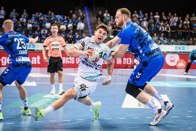 Elias Newel (Frisch auf! Goeppingen, 40) vs. Lenny Rubin (TVB Stuttgart, 44) GER, TVB 1898 Stuttgart - Frisch Auf! Goeppingen, DAIKIN HBL, Handball, Bundesliga, 5. Spieltag, Spielzeit 2025 2026, 18.09.2025 GER, TVB 1898 Stuttgart - Frisch Auf! Goeppingen, DAIKIN HBL, Handball, Bundesliga, 5. Spieltag, Spielzeit 2025 2026, 18.09.2025 Stuttgart Copyright: xSandyxDinkelackerx EP_SDR