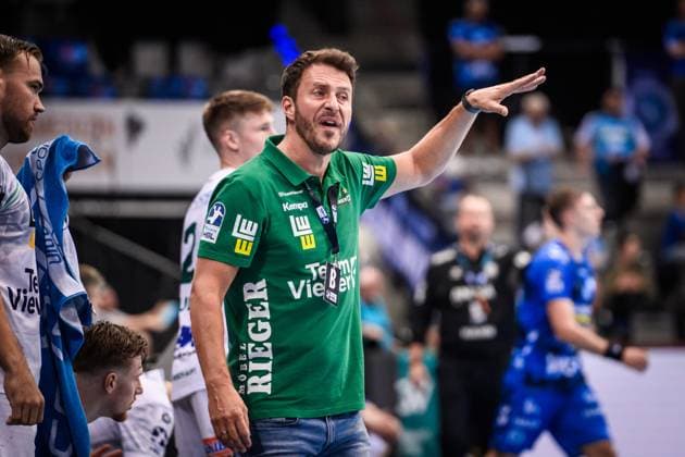 Benjamin Matschke (Frisch auf! Goeppingen, Trainer) - sichtlich unzufrieden GER, TVB 1898 Stuttgart - Frisch Auf! Goeppingen, DAIKIN HBL, Handball, Bundesliga, 5. Spieltag, Spielzeit 2025 2026, 18.09.2025 GER, TVB 1898 Stuttgart - Frisch Auf! Goeppingen, DAIKIN HBL, Handball, Bundesliga, 5. Spieltag, Spielzeit 2025 2026, 18.09.2025 Stuttgart Copyright: xSandyxDinkelackerx EP_SDR