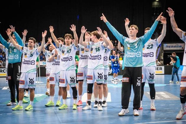 Jubel bei Frisch Auf! nach Sieben-Meter-Schlusstreffer von Marcel Schiller (Frisch auf! Goeppingen, 24) GER, TVB 1898 Stuttgart - Frisch Auf! Goeppingen, DAIKIN HBL, Handball, Bundesliga, 5. Spieltag, Spielzeit 2025 2026, 18.09.2025 GER, TVB 1898 Stuttgart - Frisch Auf! Goeppingen, DAIKIN HBL, Handball, Bundesliga, 5. Spieltag, Spielzeit 2025 2026, 18.09.2025 Stuttgart Copyright: xSandyxDinkelackerx EP_SDR