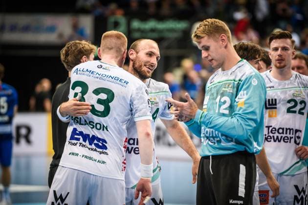 Marcel Schiller (Frisch auf! Goeppingen, 24) - freut sich nach Schlusstreffer mit Ymir Oern Gislason (Frisch auf! Goeppingen, 33) und Kristian Saeveras (Frisch auf! Goeppingen, 12) GER, TVB 1898 Stuttgart - Frisch Auf! Goeppingen, DAIKIN HBL, Handball, Bundesliga, 5. Spieltag, Spielzeit 2025 2026, 18.09.2025 GER, TVB 1898 Stuttgart - Frisch Auf! Goeppingen, DAIKIN HBL, Handball, Bundesliga, 5. Spieltag, Spielzeit 2025 2026, 18.09.2025 Stuttgart Copyright: xSandyxDinkelackerx EP_SDR