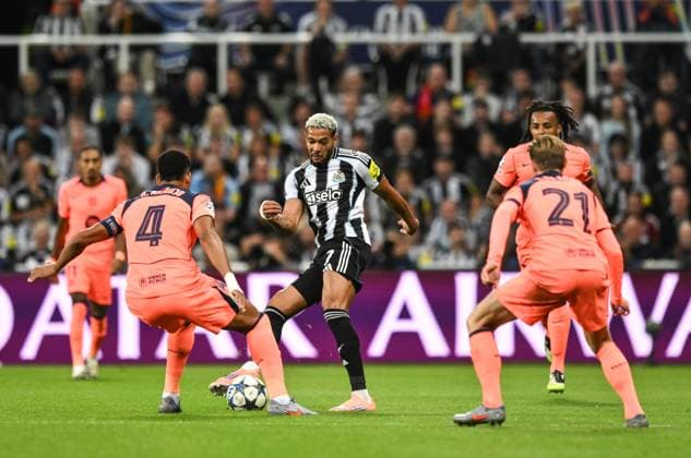 Joelinton of Newcastle United (centre) Newcastle United v Barcelona, UEFA Champions League, Group Stage, Football, St James Park, Newcastle, UK - 18 Sep 2025Newcastle St James Park United Kingdom EDITORIAL USE ONLY No use with unauthorised audio, video, data, fixture lists, club league logos or live services. Online in-match use limited to 120 images, no video emulation. No use in betting, games or single club league player publications. Copyright: xRichardxLee Shutterstockx 15486944aq