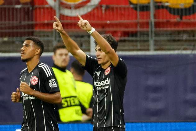 Torjubel bei Can Uzun (Eintracht Frankfurt, 42) nach seinem Tor zum 2:1 , Deutschland, Fussball, UEFA Champions League, 1. Spieltag, 2025 2026, Eintracht Frankfurt vs. Galatasaray SK, 18.09.2025, Deutsche-Bank-Park, Frankfurt am Main, Deutschland Frankfurt am Main Deutsche-Bank-Park Hessen Deutschland Copyright: xGrantxHubbsx