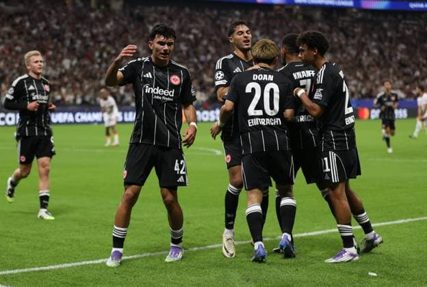 18.09.2025, Fussball UEFA Champions League, Eintracht Frankfurt - Galatasaray SK Istanbul, emonline, emspor, v.l.,Torjubel zum 1:1 durch Ritsu Doan (Eintracht Frankfurt), Goal celebration, celebrate the goal , Can Uzun (Eintracht Frankfurt), Fares Chaibi (Eintracht Frankfurt), Ansgar Knauff (Eintracht Frankfurt) DFL DFB REGULATIONS PROHIBIT ANY USE OF PHOTOGRAPHS AS IMAGE SEQUENCES AND OR QUASI-VIDEO. xdcx Copyright: HMBxMedia Claus